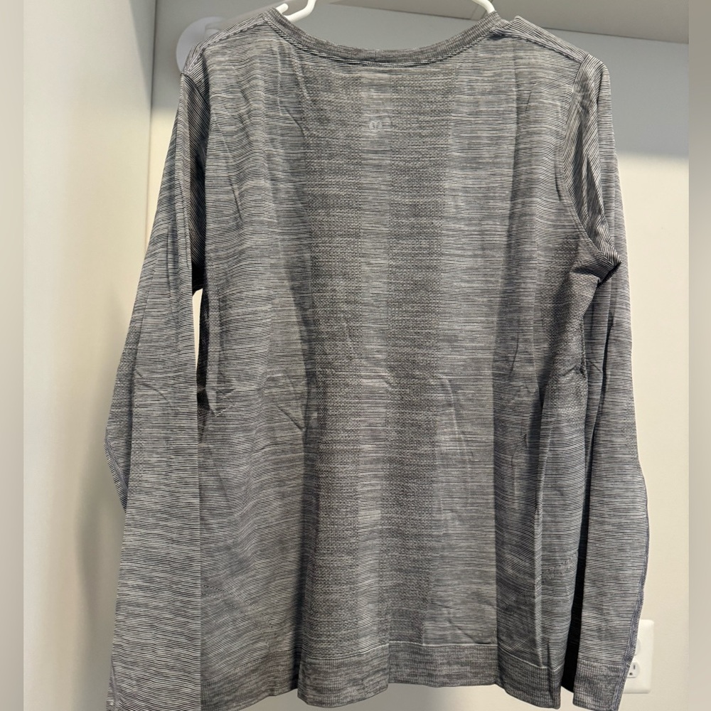 Lululemon Swiftly Tech Long Sleeve relaxed fit